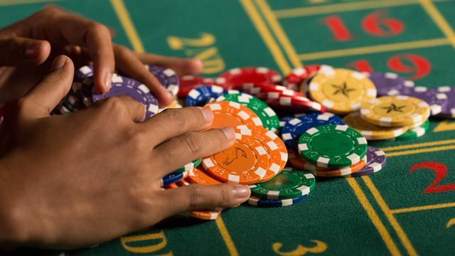 Seasons Slot کھلاڑیوں کے لیے لائیو کیسینو سیکشن